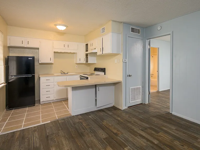 307 E Bryce Ave — Photo 7