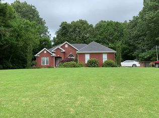 295 Valencia Dr, Muscle Shoals, AL 35661