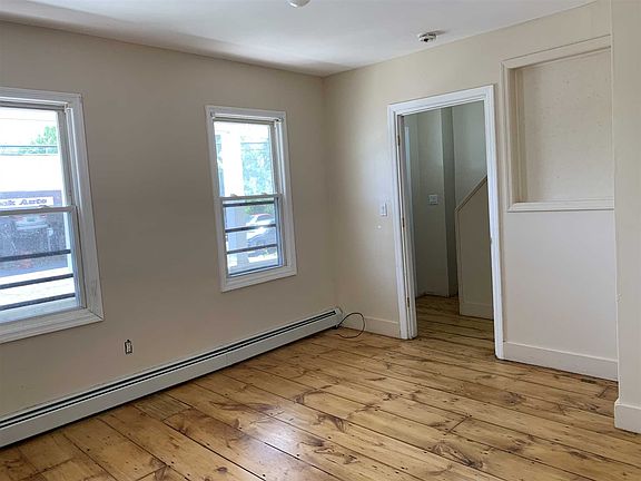 4th image of 130 Verplanck Ave