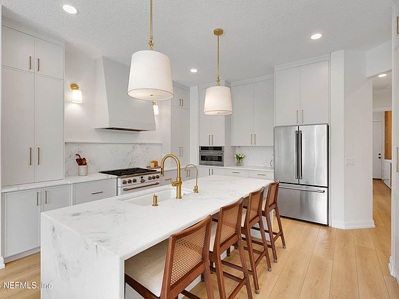 3rd image of 103 SURREY Lane