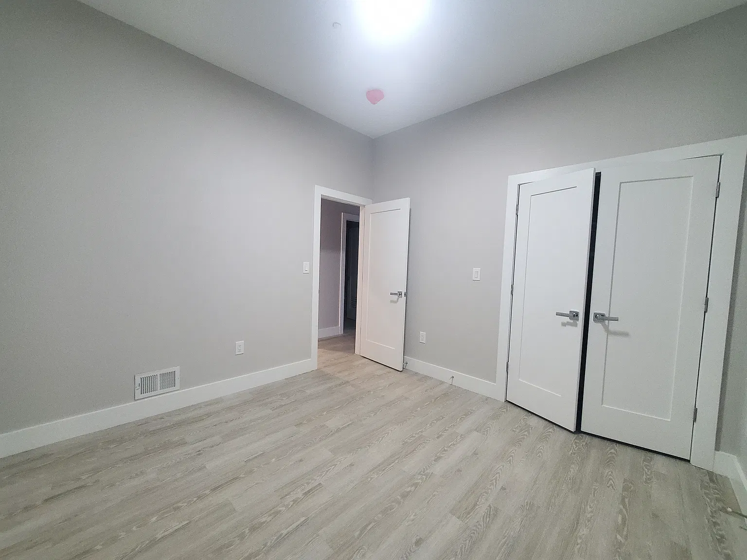 3 bed, 1000 sqft, $2,500 — Photo 3