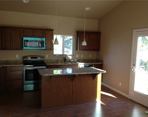 2nd image of 829 Smalley Ln