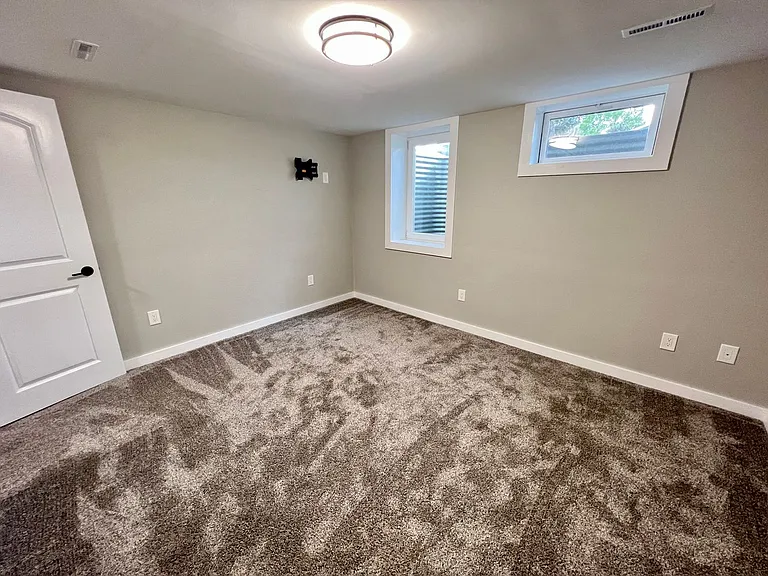2539 Howard Ave — Photo 22