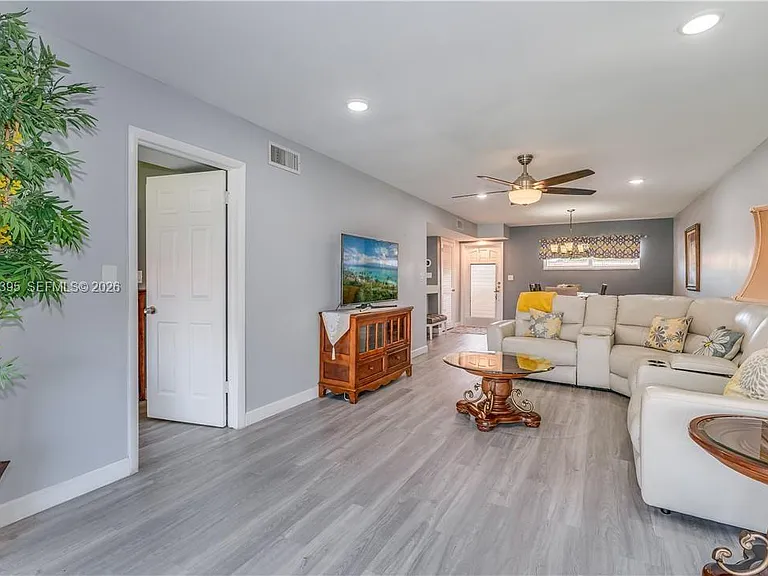 681 S Hollybrook Dr #305 — Photo 6