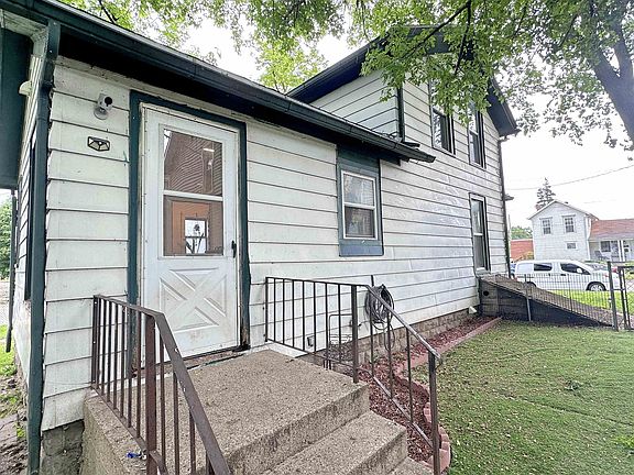 3rd image of 102 Union St