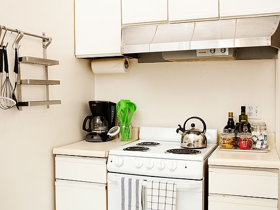 5th image of 2226 California St #201