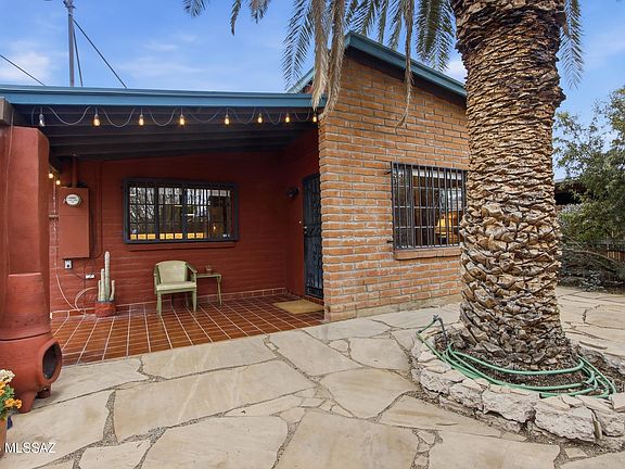 4th image of 1426 N Catalina Ave