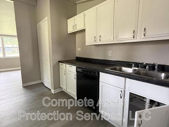 3rd image of 430 Woodlawn Ave