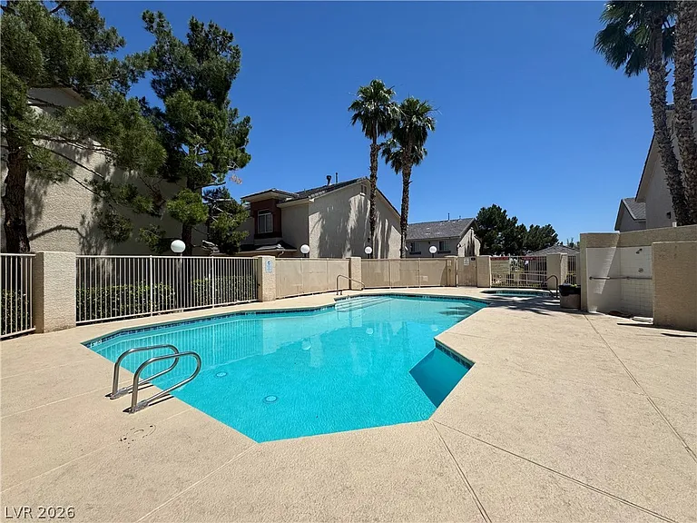1326 Dusty Creek St — Photo 32