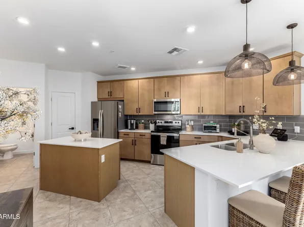 2511 W QUEEN CREEK Road #216, Chandler, AZ 85248