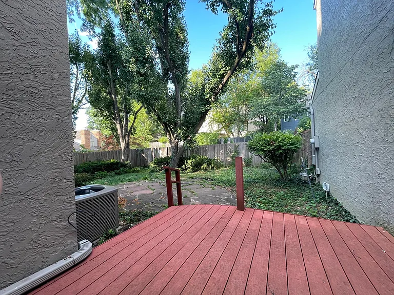 6259 Rosewood St — Photo 10