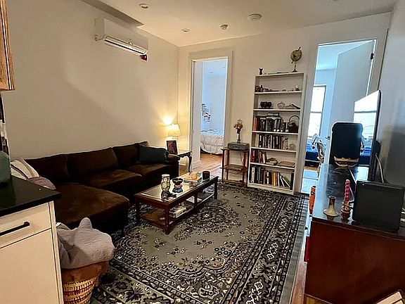 3rd image of 570 Evergreen Ave #2L