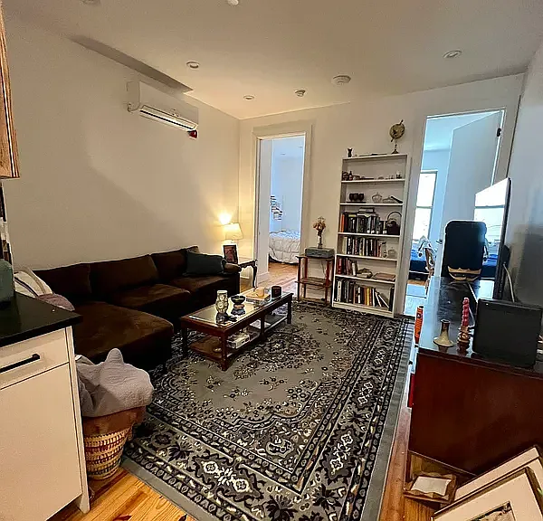 570 Evergreen Ave #2L — Photo 3