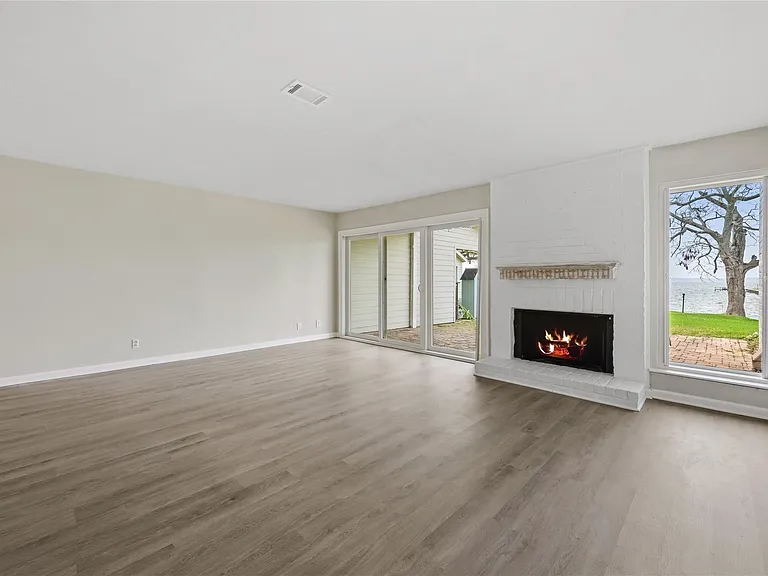 100 Edgewater Dr #32 — Photo 6