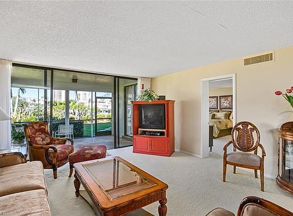 5th image of 910 Huron Ct Unit 101