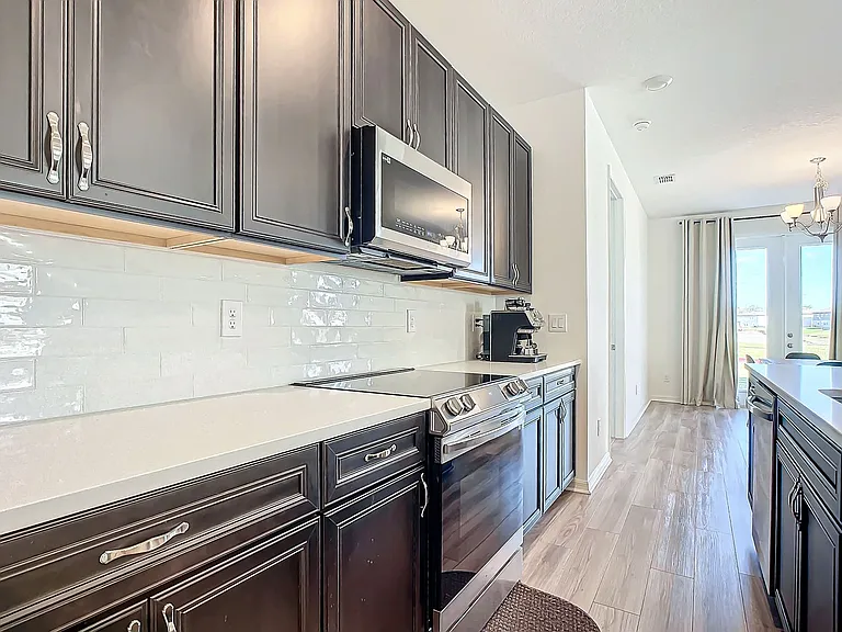1317 Sterling Pointe Dr — Photo 3