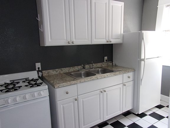 5th image of 114 7th St N APT 10