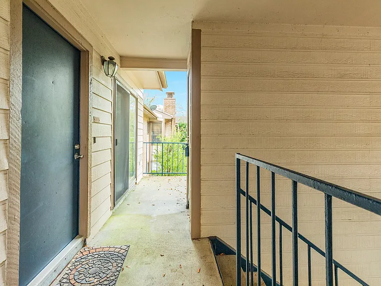 7128 N Holiday Dr — Photo 3