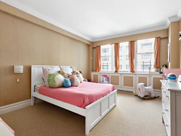 175 East 62nd Street image 10 of 11