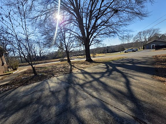 4th image of 2000 Gladeville Dr