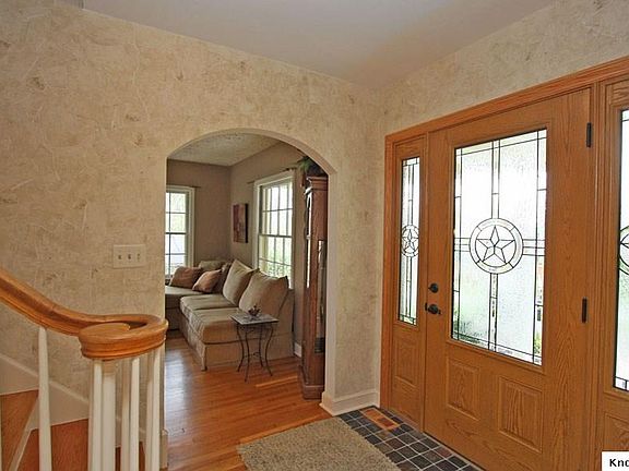2nd image of 1104 E Chestnut St