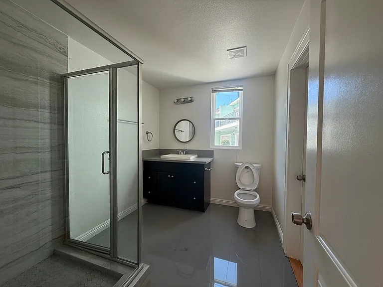 314 E Mission Rd — Photo 8