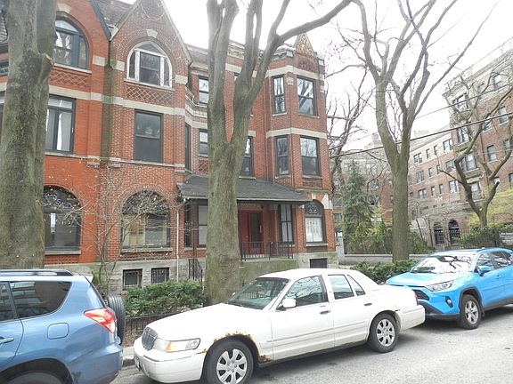 2nd image of 517 W Arlington Pl #1W