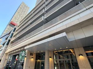 2221 Yonge St #2403, Toronto, ON M4S 0B8