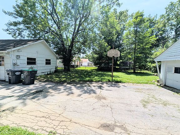 2nd image of 472 Carol Dr