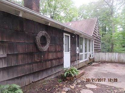 3rd image of 25 Meadowood Ct