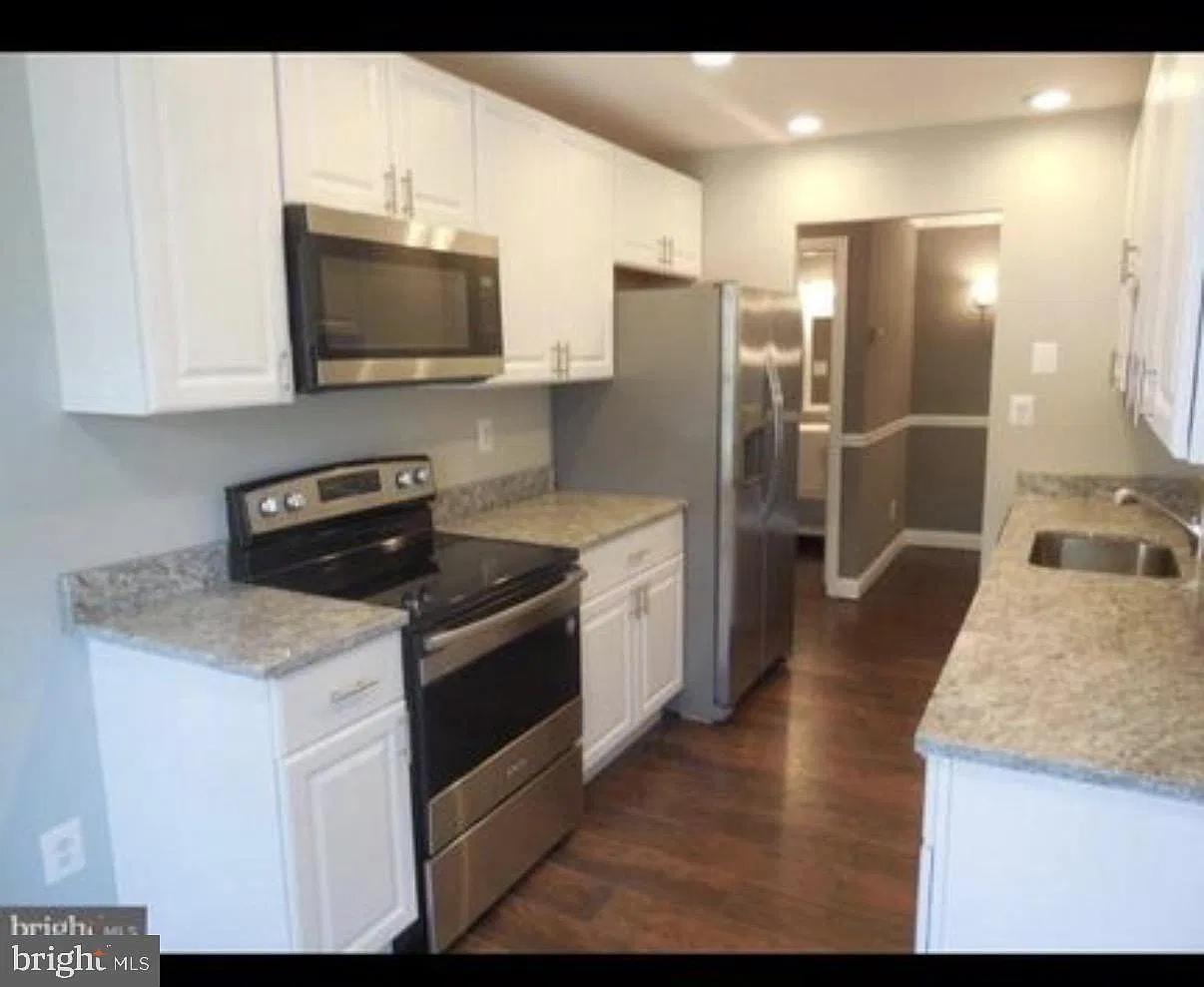 2 bed, 2.0 bath, 1269 sqft, $2,000 — Photo 3