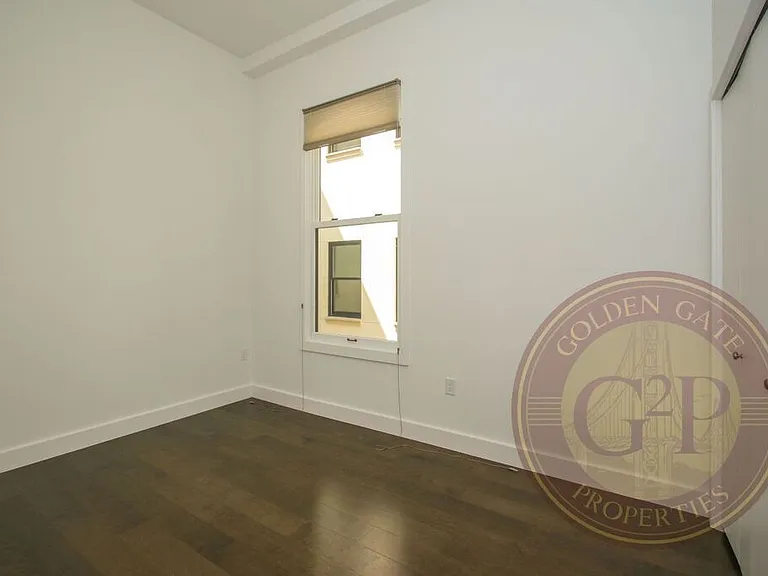 722 Montgomery St — Photo 9