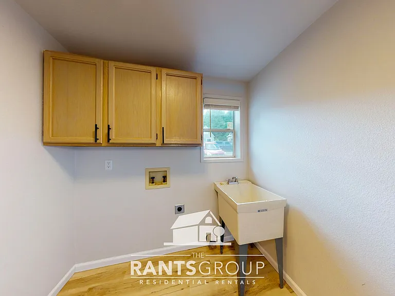 412-414 NW Sherman St — Photo 16