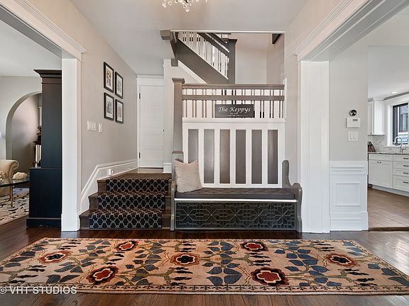 4th image of 1607 W Touhy Ave