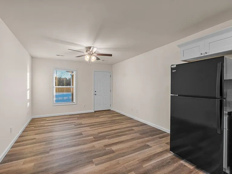 780 Highland Point Dr — Photo 3
