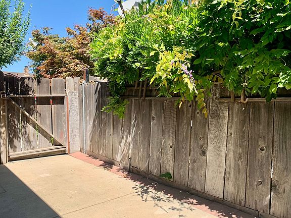 3rd image of 1382 Estates Dr