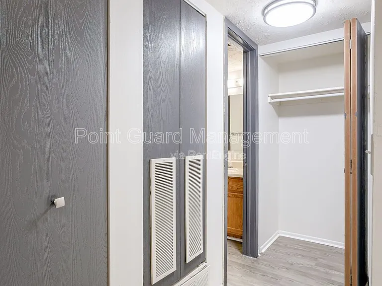 Brent Village — Photo 95