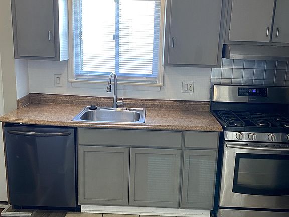 3rd image of 1338 Sharon St