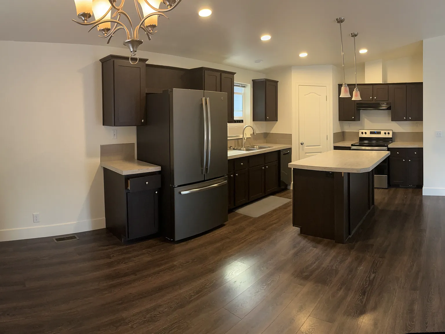 3 bed, 1404 sqft, $2,650 — Photo 4