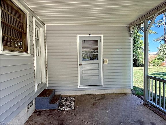 4th image of 165 Styers St