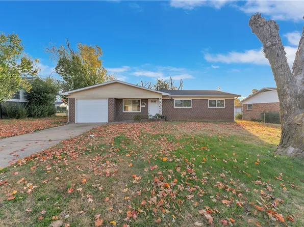 913 N 11th St, Rogers, AR 72756