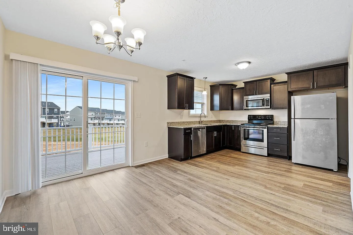 4 bed, 2.5 bath, 1625 sqft, $2,050 — Photo 4