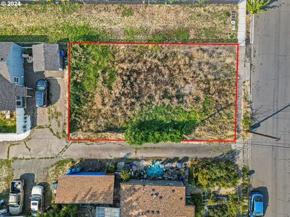 308 19th St, Springfield, OR 97477