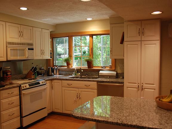 Kitchen - Granite Counters