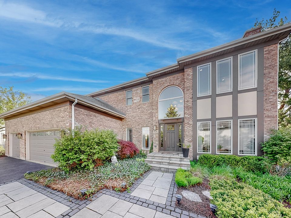 1st image of 526 Spruce Ln
