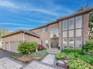 526 Spruce Ln, Lisle, IL 60532