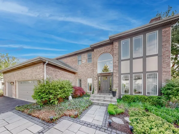 526 Spruce Ln, Lisle, IL 60532