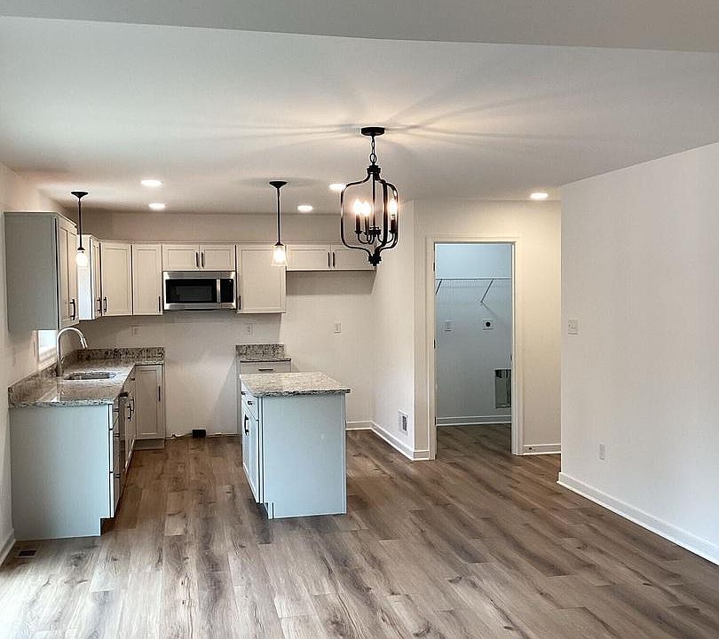 2nd image of 10918 Deerwood Dr