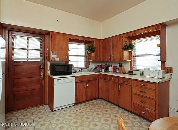 3rd image of 722 W Atlantic Ave