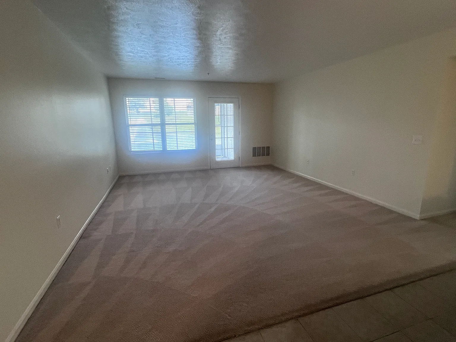 2 bed, 1111 sqft, $1,700 — Photo 3